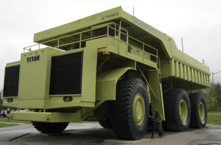 Terex Titan 33-19 preservado em Sparwood, Canadá