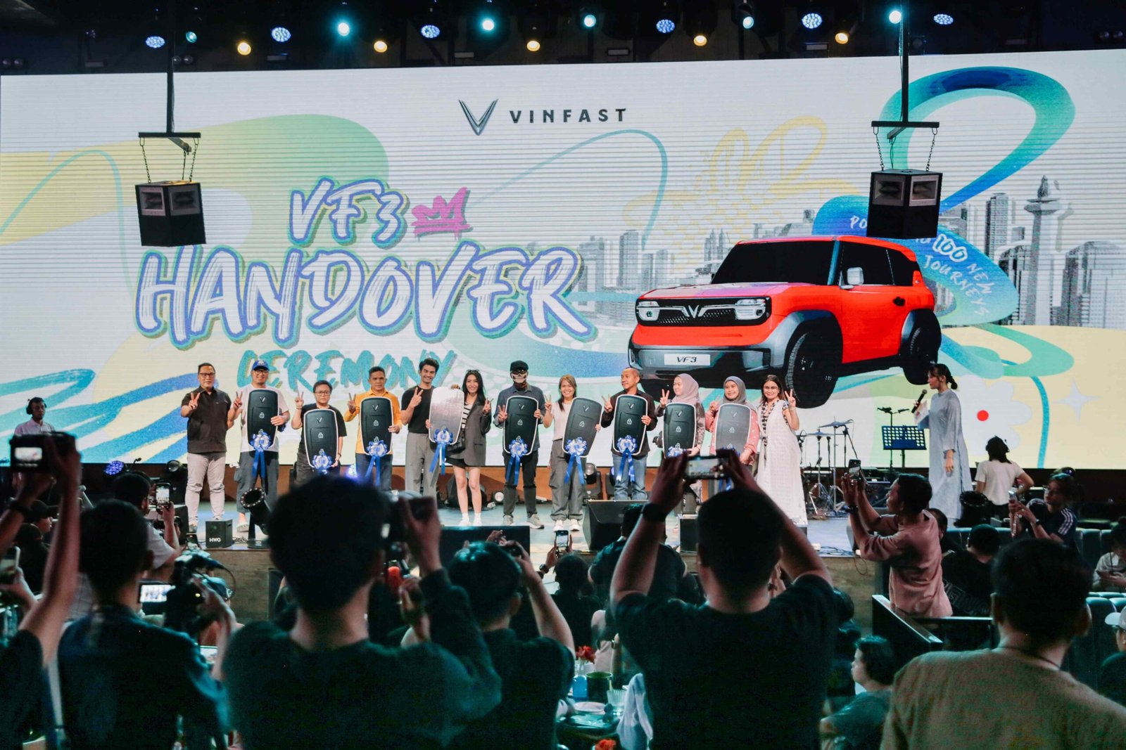 VinFast VF 3 em evento oficial de entrega na Indonésia