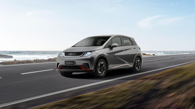 BYD Dolphin elétrico em imagem oficial da BYD Brasil