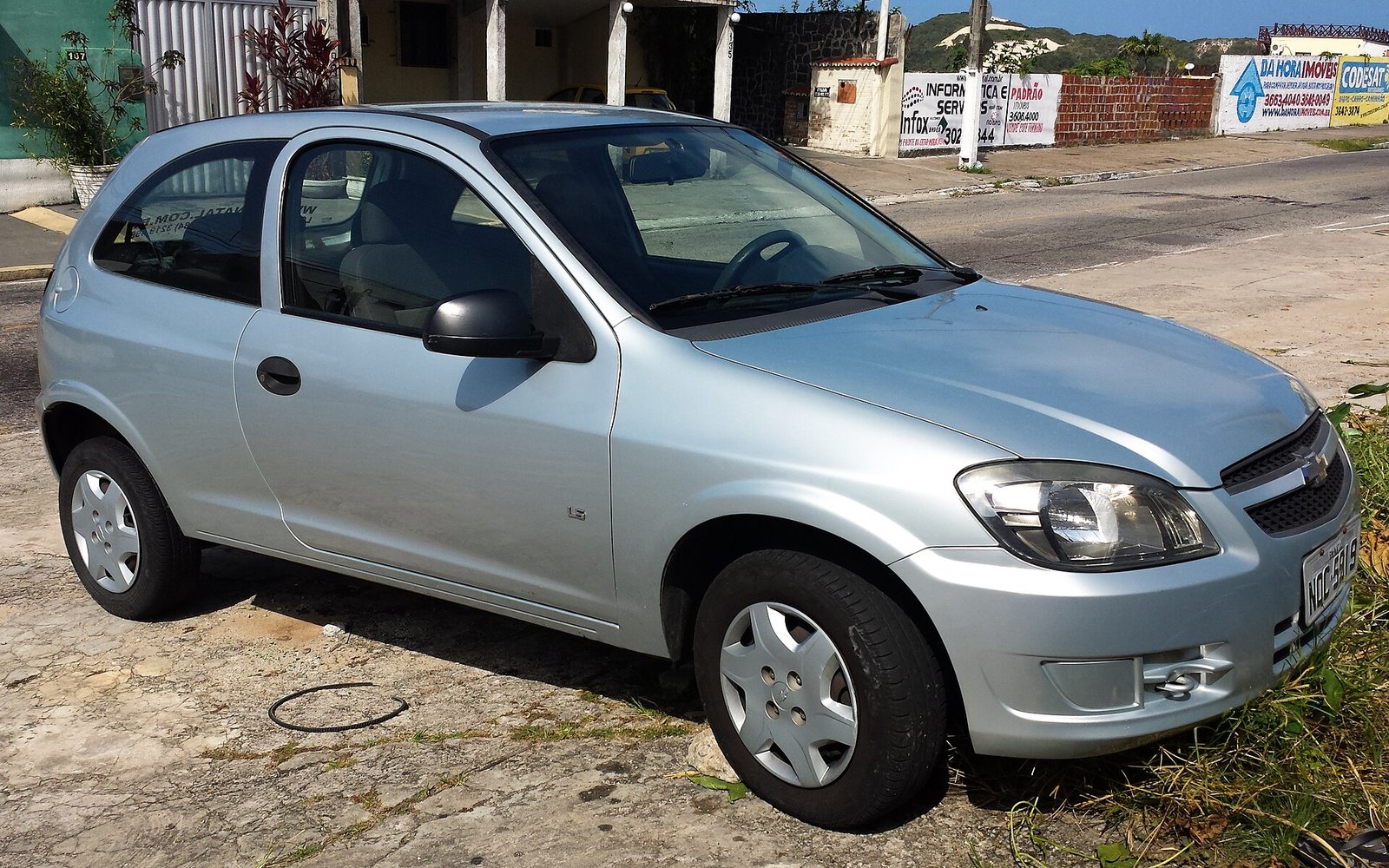 Chevrolet Celta da geração 2015 visto pela dianteira