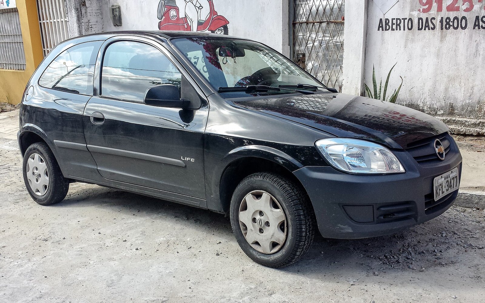 Chevrolet Celta da geração 2015 em vista externa