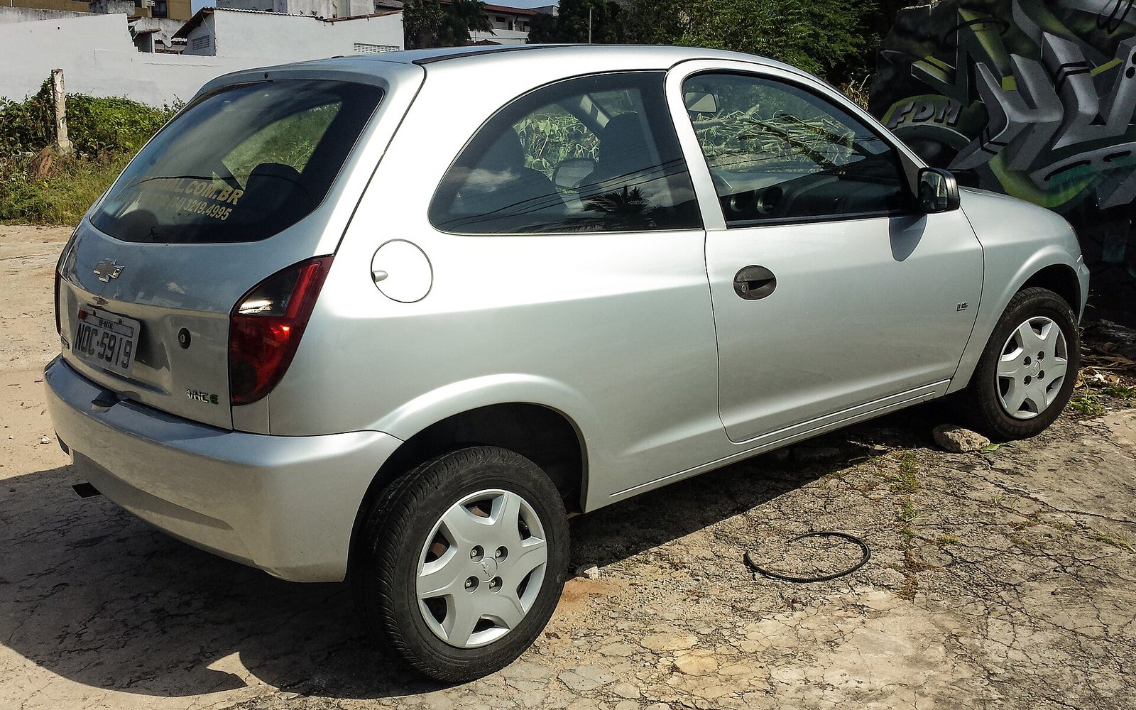Chevrolet Celta da geração 2015 em vista lateral