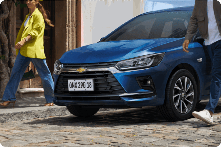 Chevrolet Onix hatch 2027 visto de frente em imagem oficial da Chevrolet Brasil