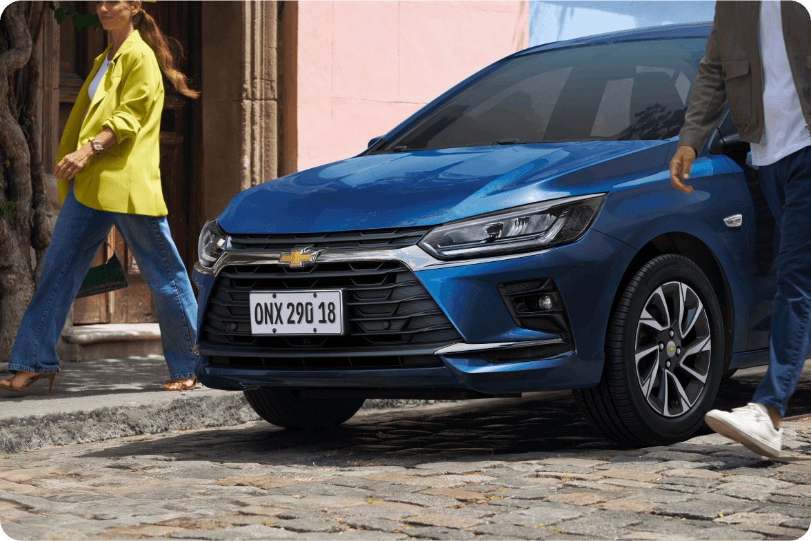 Chevrolet Onix hatch 2027 visto de frente em imagem oficial da Chevrolet Brasil