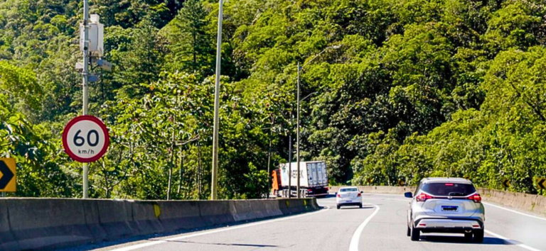 Rodovia monitorada em projeto-piloto de controle de velocidade média da ANTT