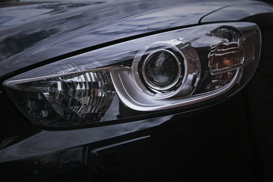 Detalhe de farol automotivo moderno