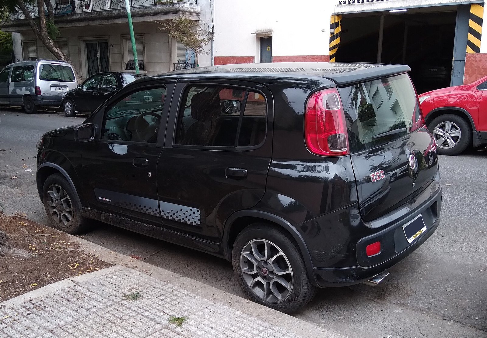Fiat Uno Sporting 1.4 2015 em vista externa