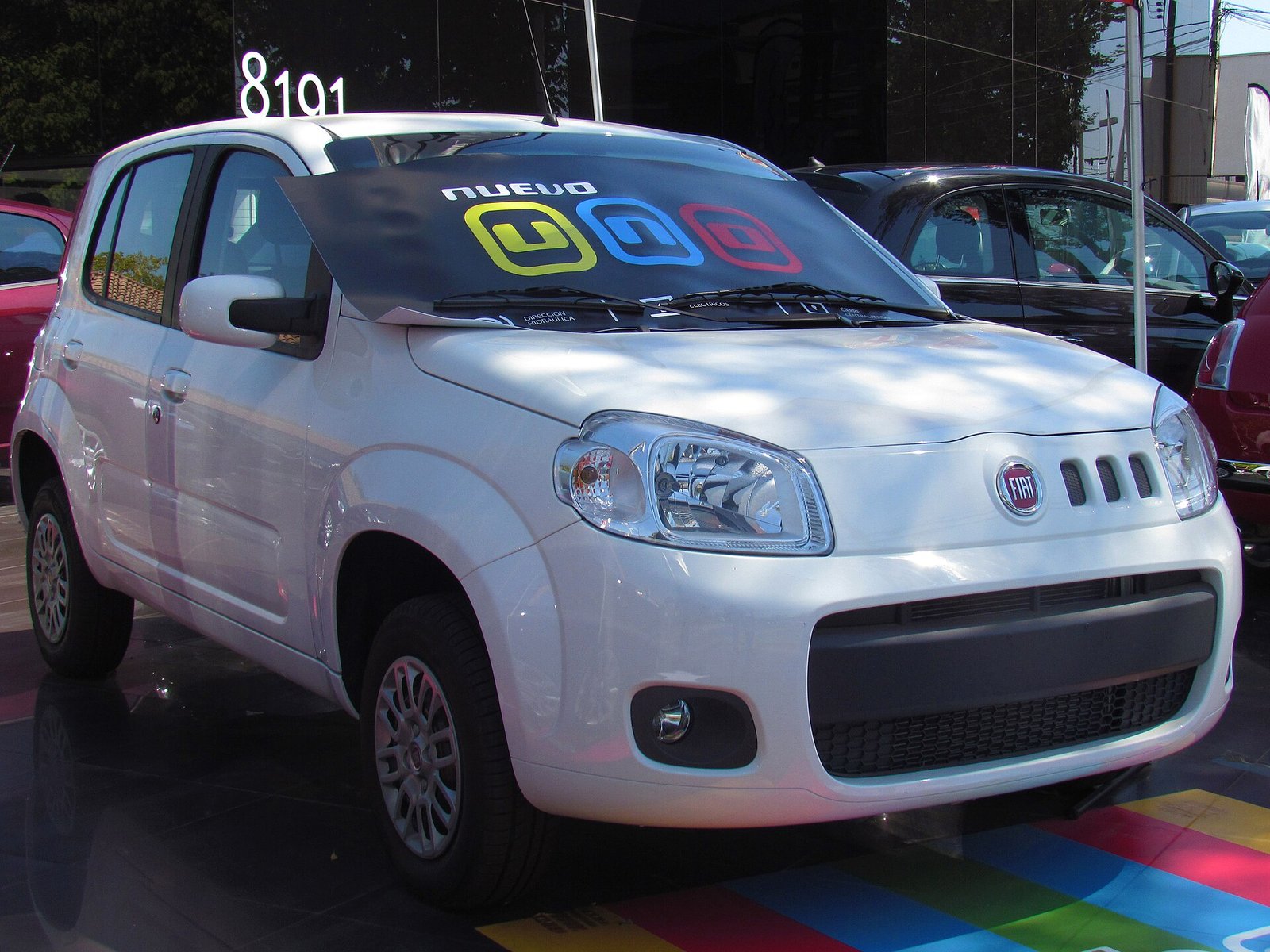 Fiat Uno Vivace 2014 em vista dianteira