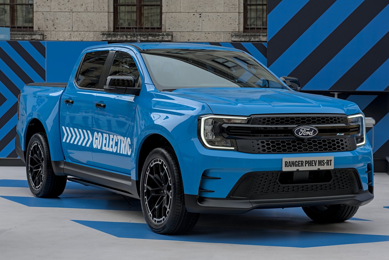 Ford Ranger MS-RT híbrida plug-in em exposição