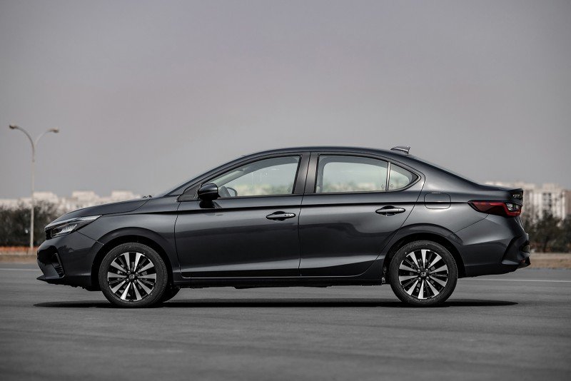 Honda City Sedan 2025 visto de lado