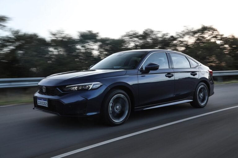 Honda Civic Advanced Hybrid atual em movimento