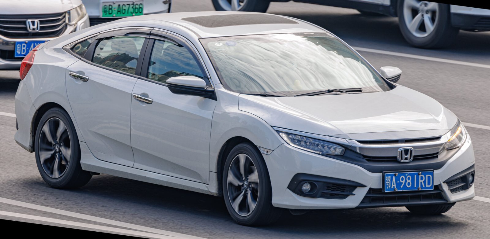 Honda Civic G10 sedan de décima geração em vista dianteira lateral