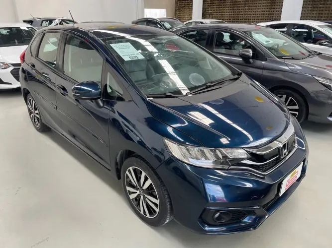 Honda Fit 2021 brasileiro azul visto pela dianteira