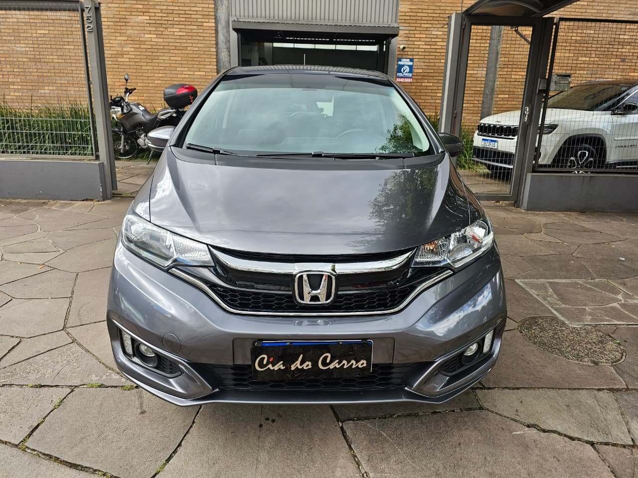 Honda Fit 2021 brasileiro visto pela dianteira