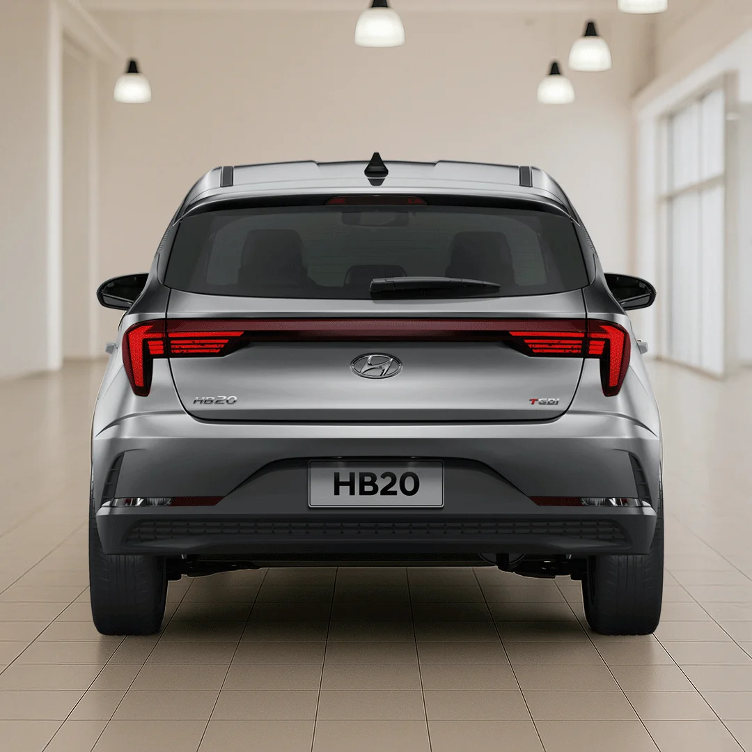 Hyundai HB20 atual visto pela traseira completa