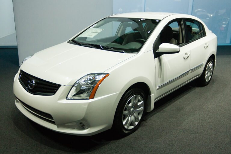 Nissan Sentra B16, geração do Sentra 2011 citado no artigo