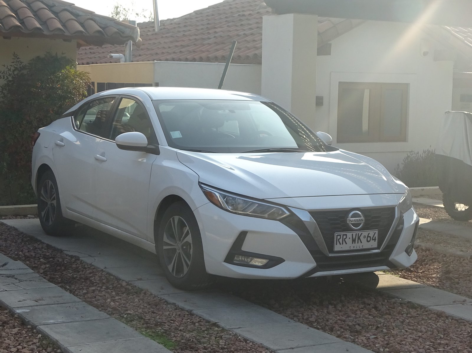 Nissan Sentra B18, geração atual citada no artigo