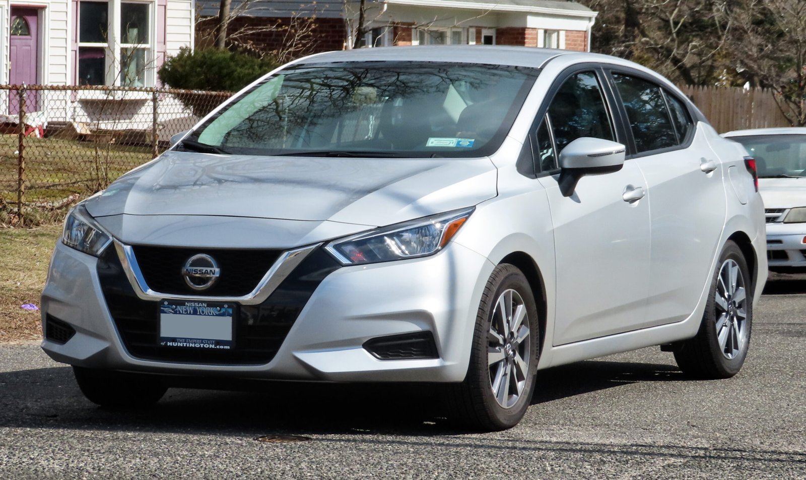 Nissan Versa 2020 da geração citada no artigo