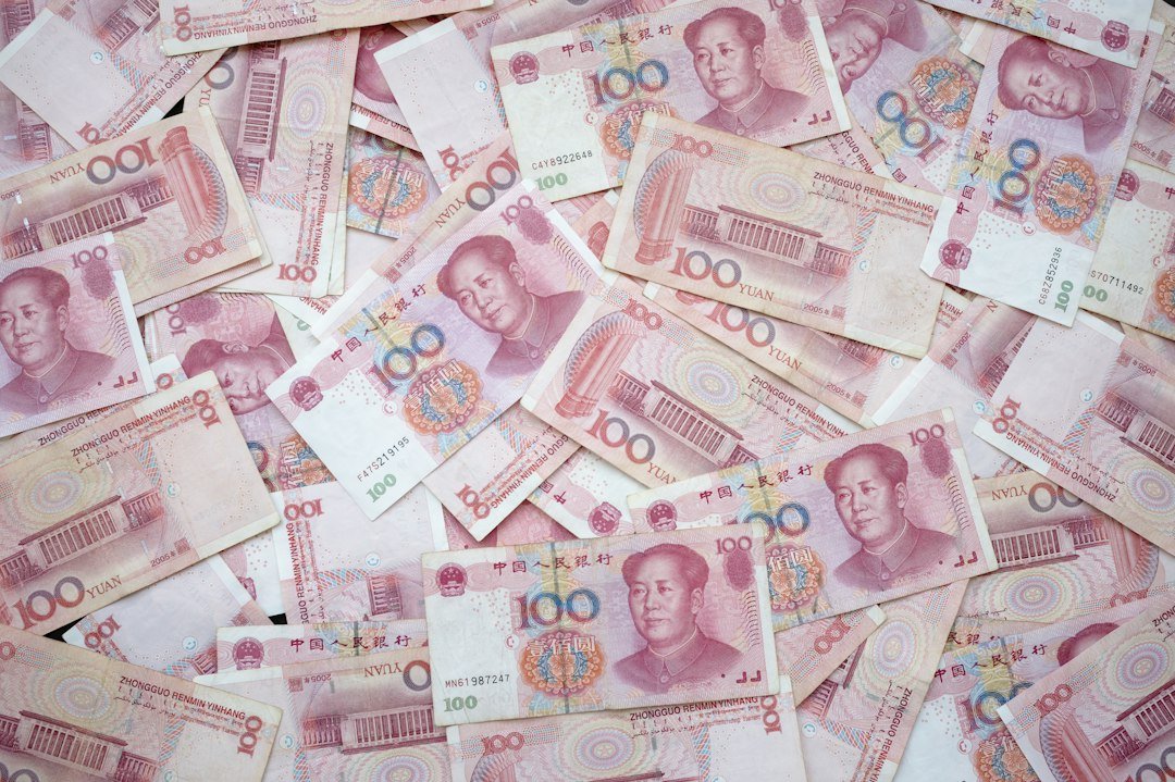 Notas de yuan, moeda chinesa usada em operações financeiras internacionais