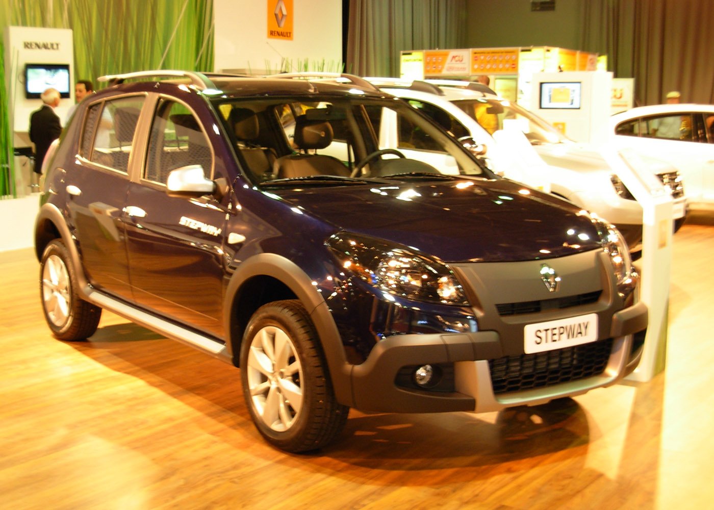 Renault Sandero Stepway 2012 em exposição, versão da família Sandero