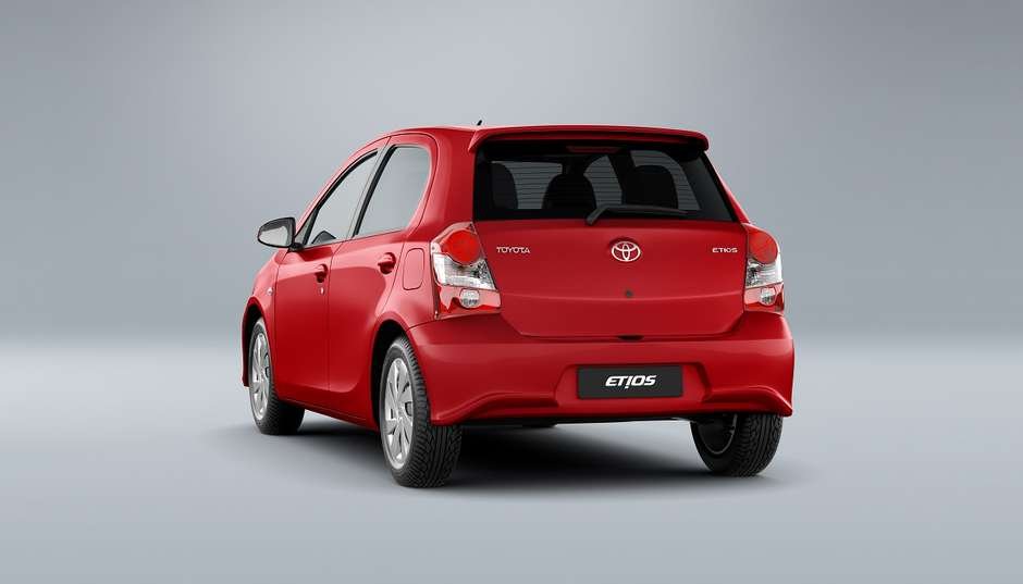 Toyota Etios visto pela traseira completa