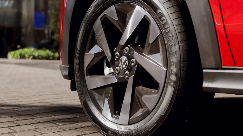 Detalhe da roda do Volkswagen Tera 2026 em imagem oficial da Volkswagen Brasil