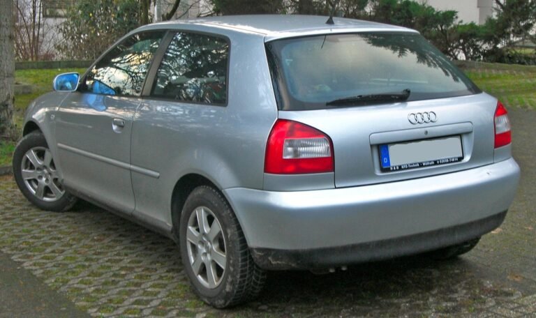 Traseira do Audi A3 2002 em artigo sobre engate