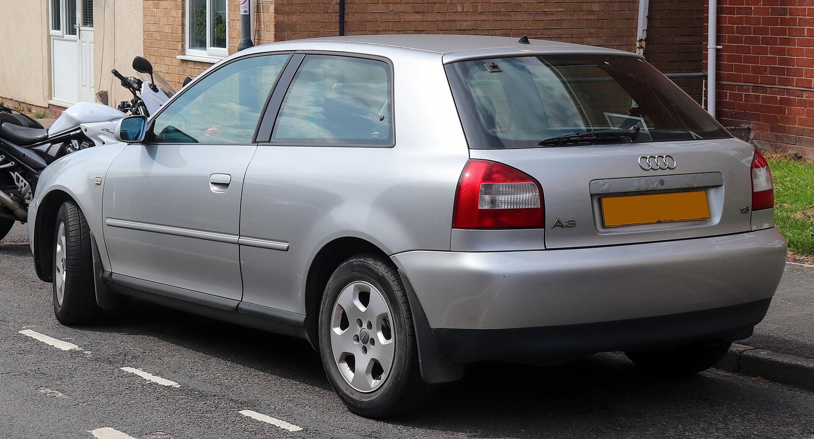 Audi A3 2002 (8L) pode receber engate para rebocar? O que o manual diz — veículo exato: Audi A3