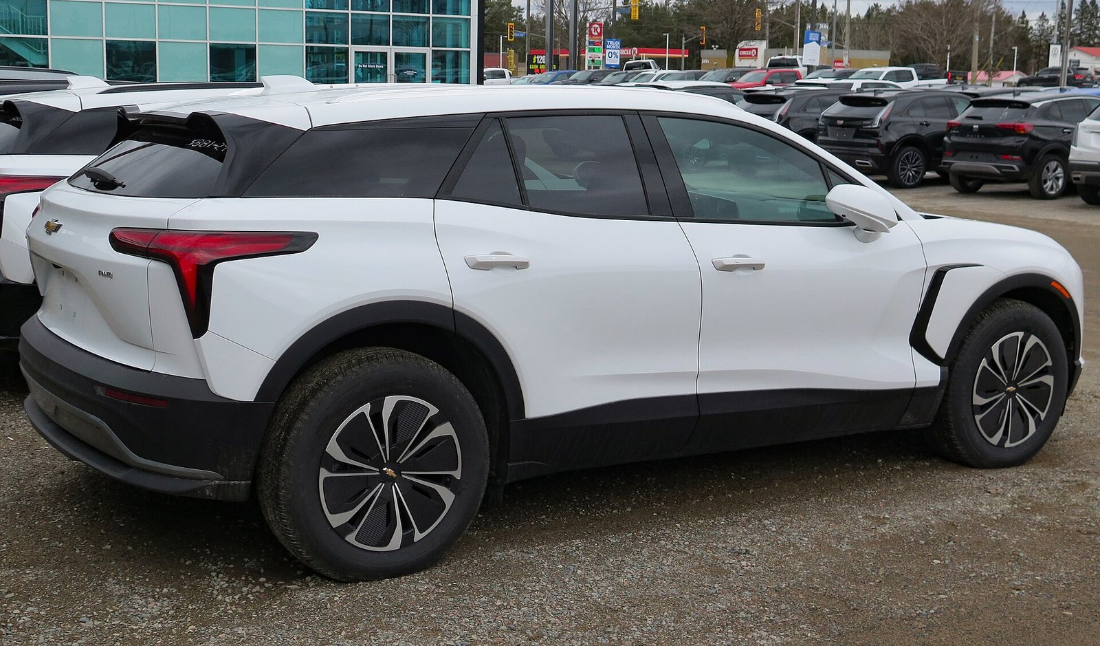 Chevrolet Blazer EV 2024 tem engate e pode rebocar trailer? — veículo exato: Chevrolet Blazer EV