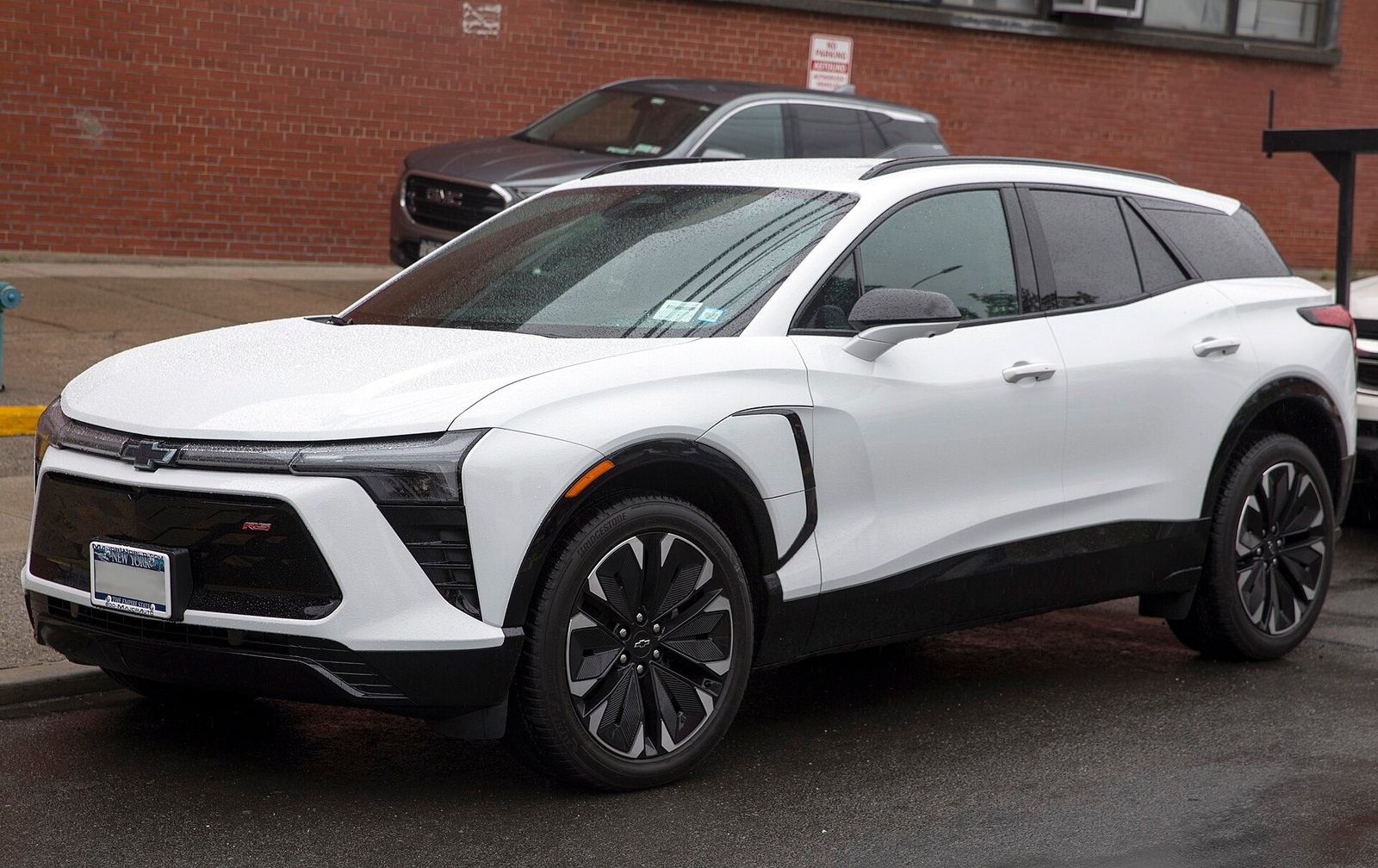 Chevrolet Blazer EV 2024 tem engate e pode rebocar trailer? — veículo exato: Chevrolet Blazer EV