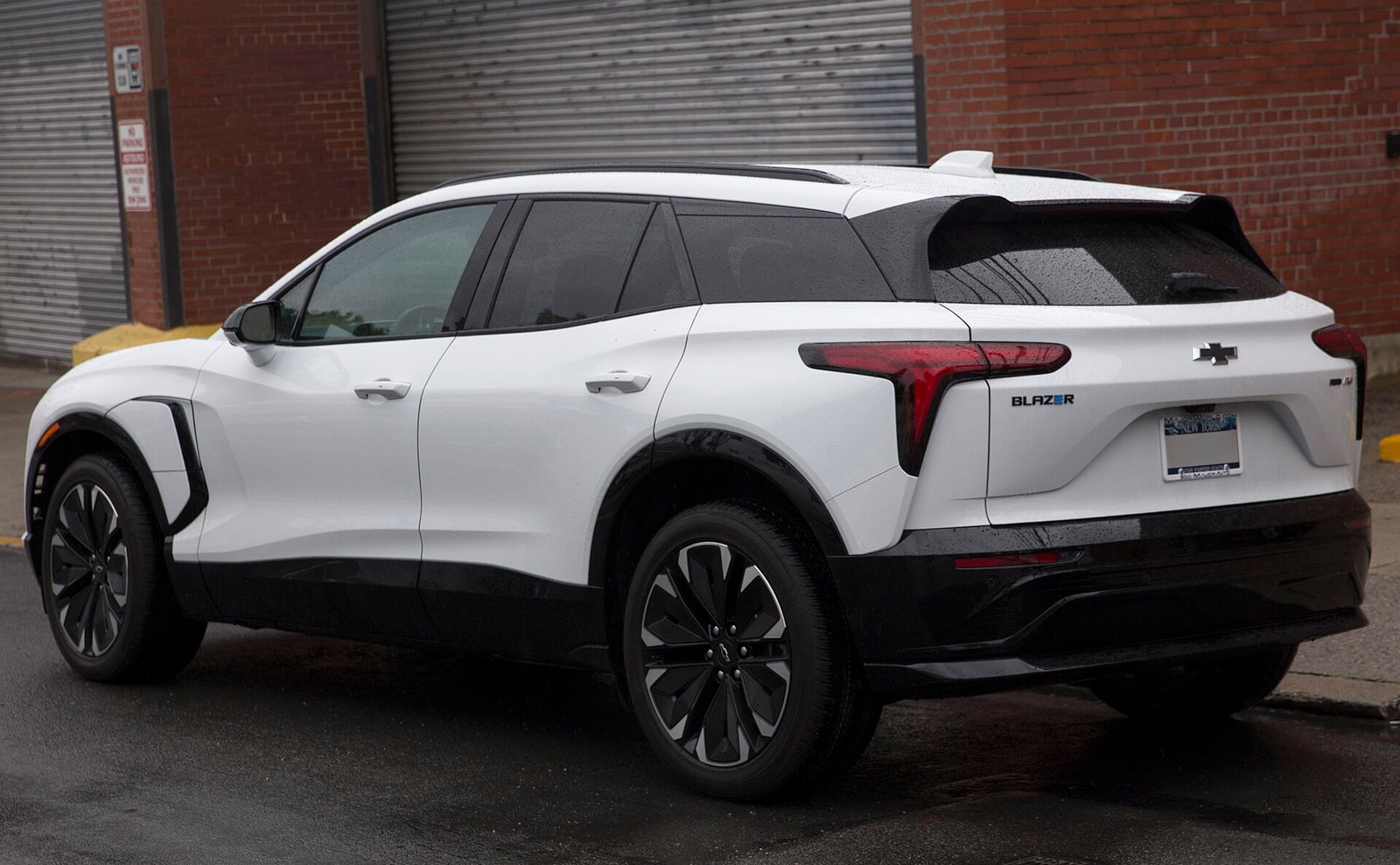 Chevrolet Blazer EV 2024 tem engate e pode rebocar trailer? — veículo exato: Chevrolet Blazer EV