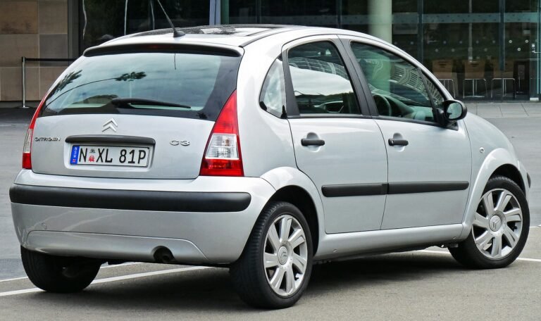Traseira do Citroën C3 2006 em artigo sobre engate