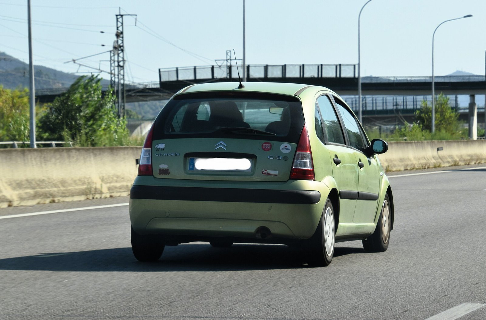 Citroën C3 2006 pode rebocar um reboque? O que diz o manual brasileiro — veículo exato: Citroën C3