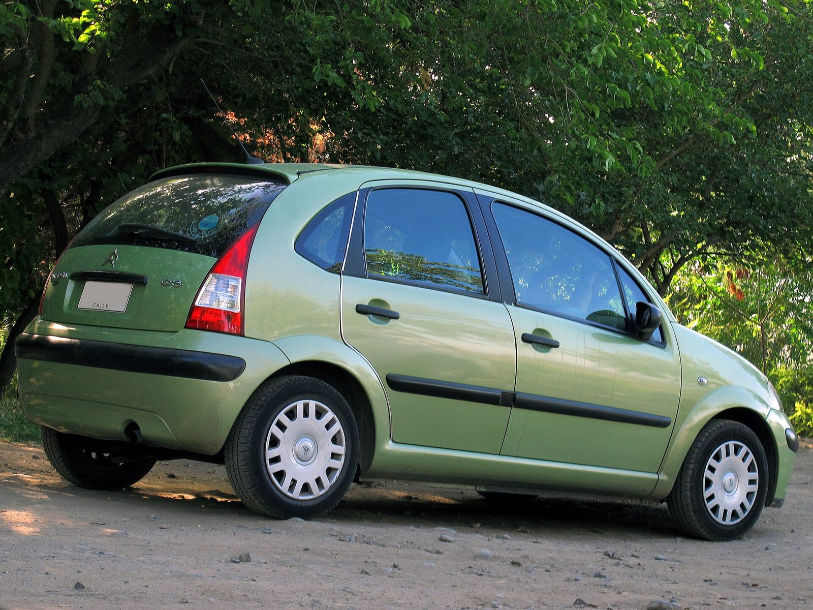 Citroën C3 2006 pode rebocar um reboque? O que diz o manual brasileiro — veículo exato: Citroën C3