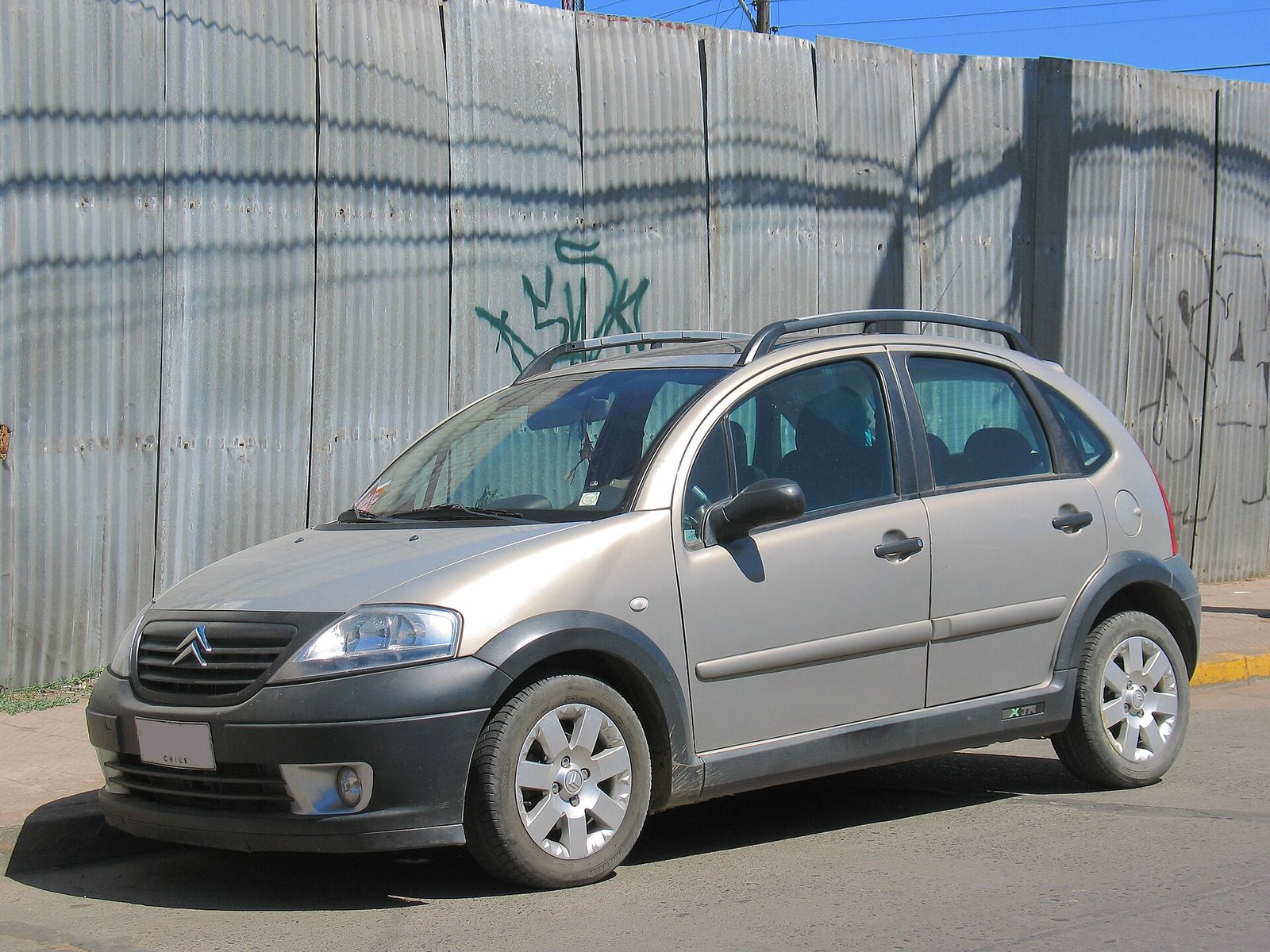 Citroën C3 2006 pode rebocar um reboque? O que diz o manual brasileiro — veículo exato: Citroën C3