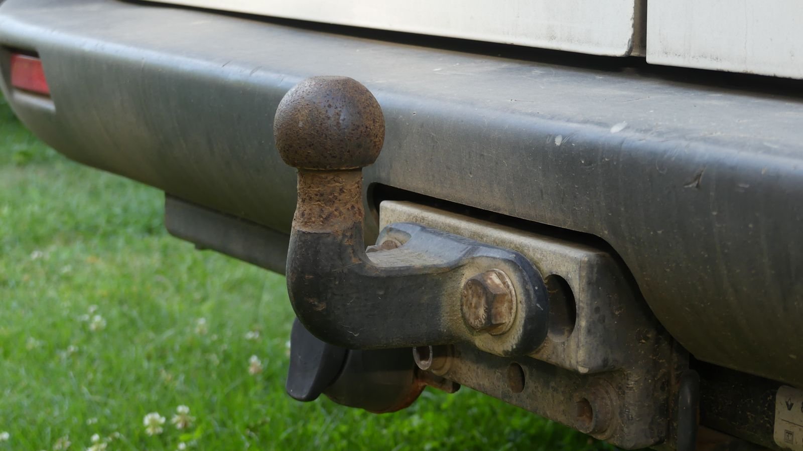Engate e reboque: por que alguns carros podem puxar reboque e outros não (exemplos: Honda Accord 1992-1993 e BYD ATTO 2) — visão complementar