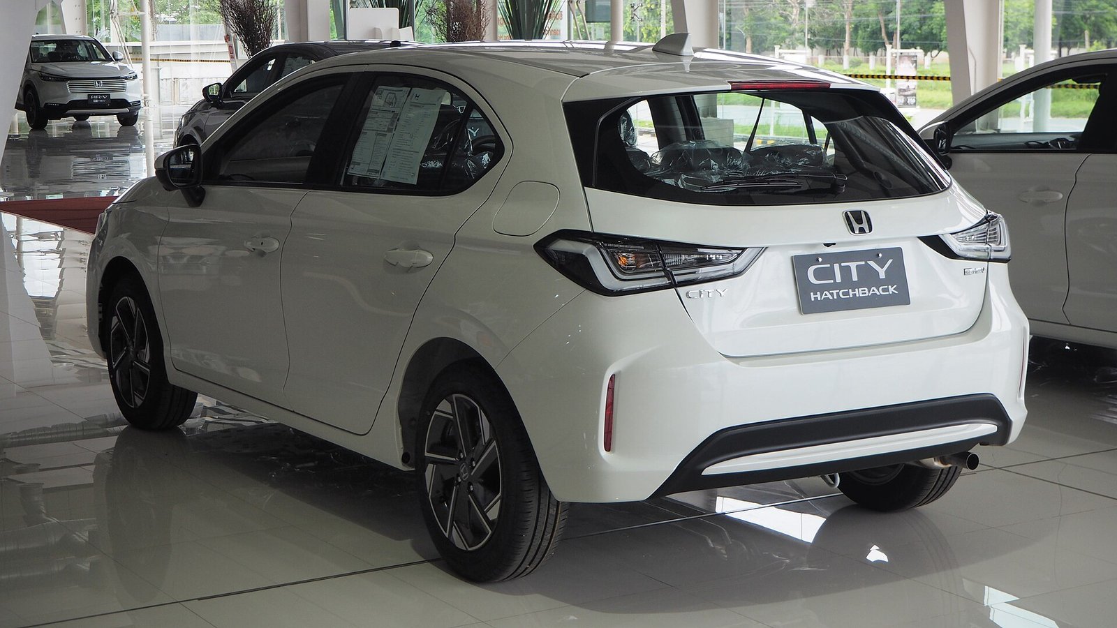 Traseira do Honda City Hatchback 2026 em artigo sobre engate