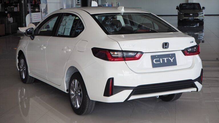 Traseira do Honda City Sedan 2026 em artigo sobre engate