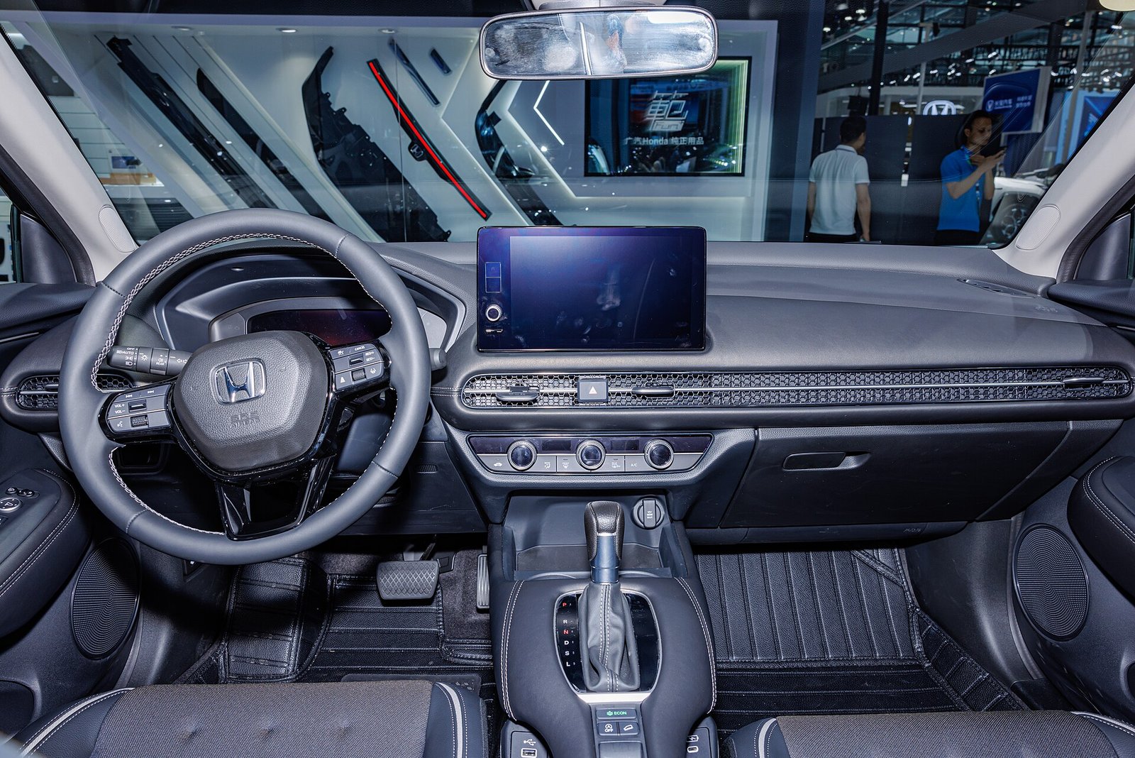 Honda ZR-V 2026 pode ter engate e puxar reboque? — veículo interior: honda zr v