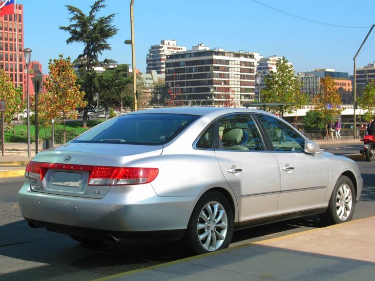 Traseira do Hyundai Azera 2008 em artigo sobre engate