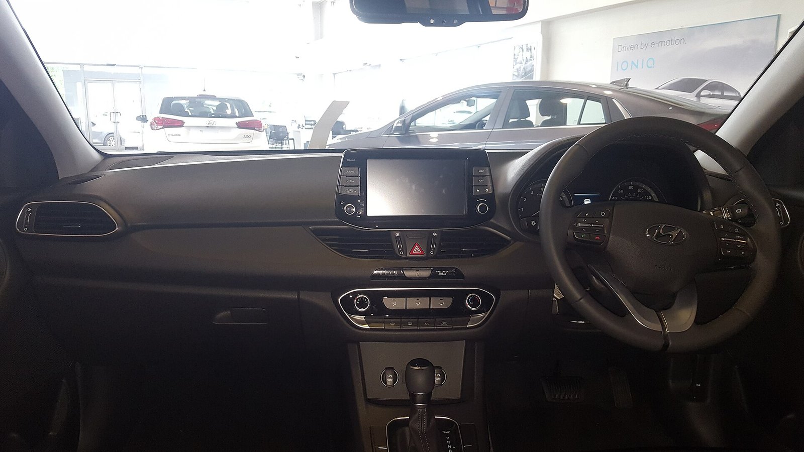 Hyundai i30 e Elantra: 4 versões usadas com preços a partir de R$ 31.900 — o que vale a pena? — veículo interior: hyundai i30