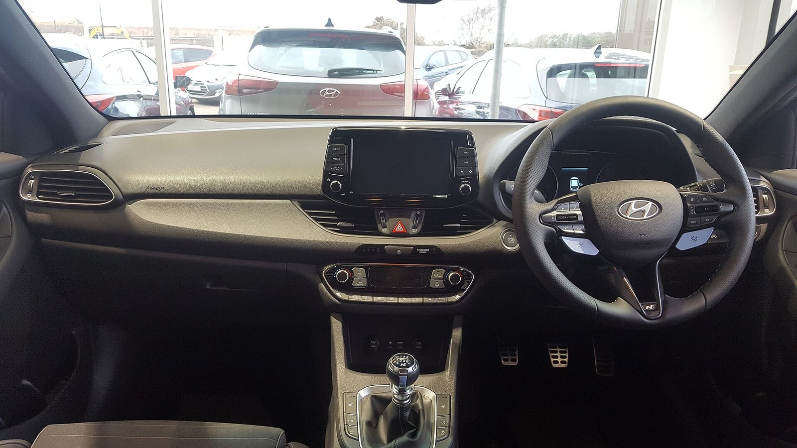 Hyundai i30 e Elantra: 4 versões usadas com preços a partir de R$ 31.900 — o que vale a pena? — veículo interior: hyundai i30