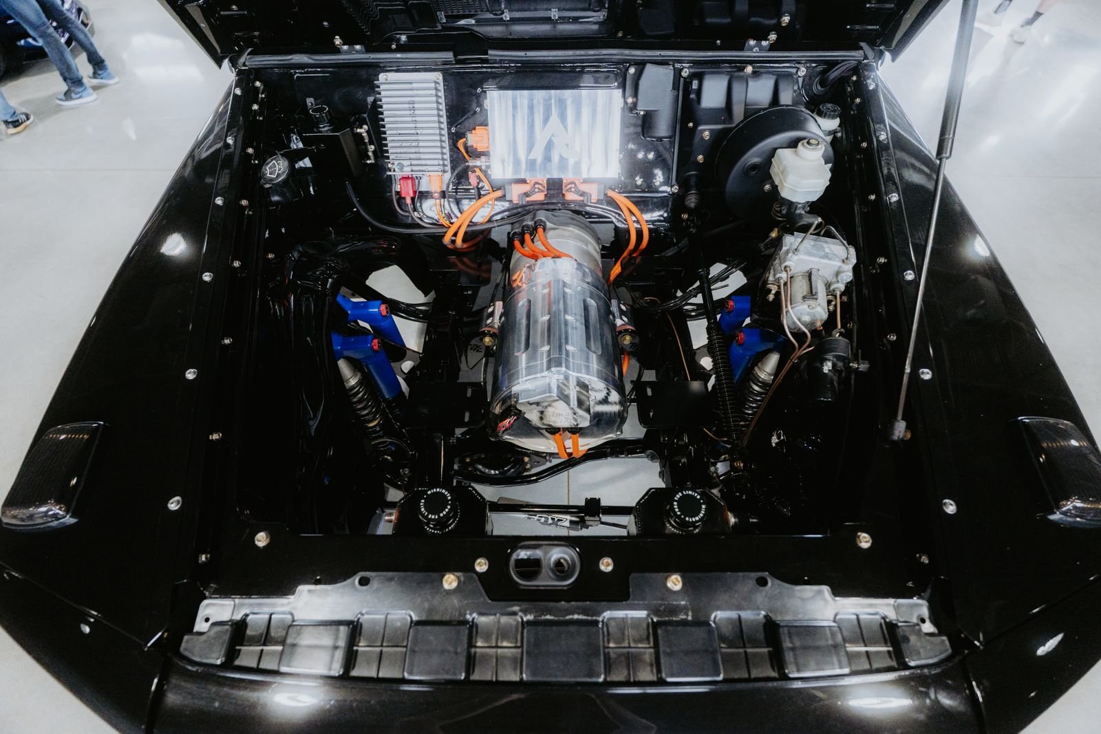 Leapmotor B10 híbrido (REEV) chega ao Brasil em setembro: o que muda frente ao BYD Song Plus — motor e mecânica
