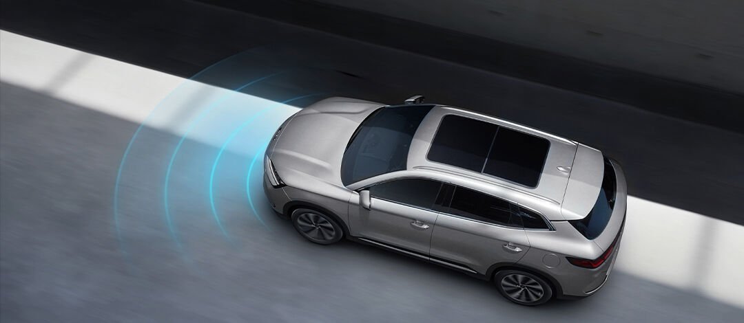 Leapmotor B10 híbrido (REEV) chega ao Brasil em setembro: o que muda frente ao BYD Song Plus — veículo traseira/lateral: byd song plus