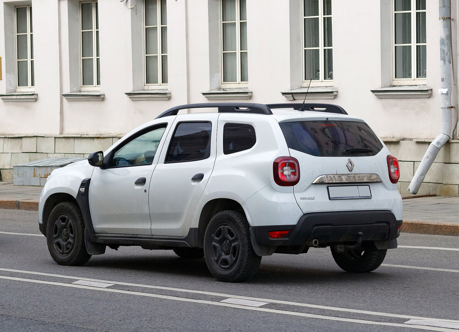 Traseira do Renault Duster 2025 em artigo sobre engate