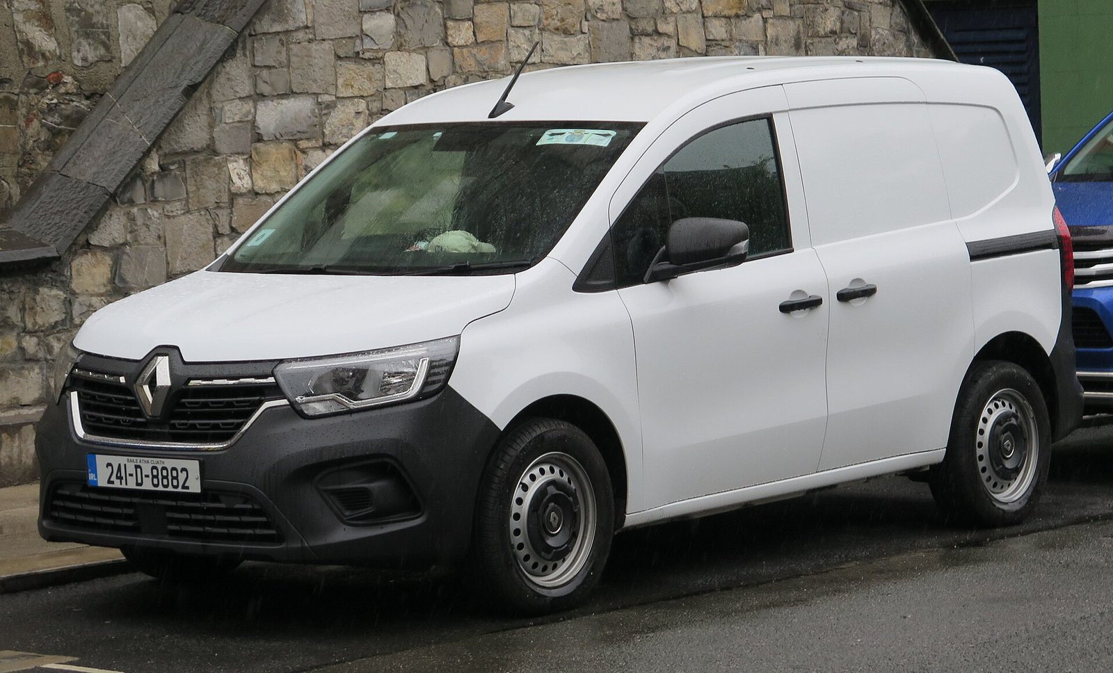 Renault Kangoo 2025 pode ter engate e rebocar um reboque? — veículo exato: Renault Kangoo