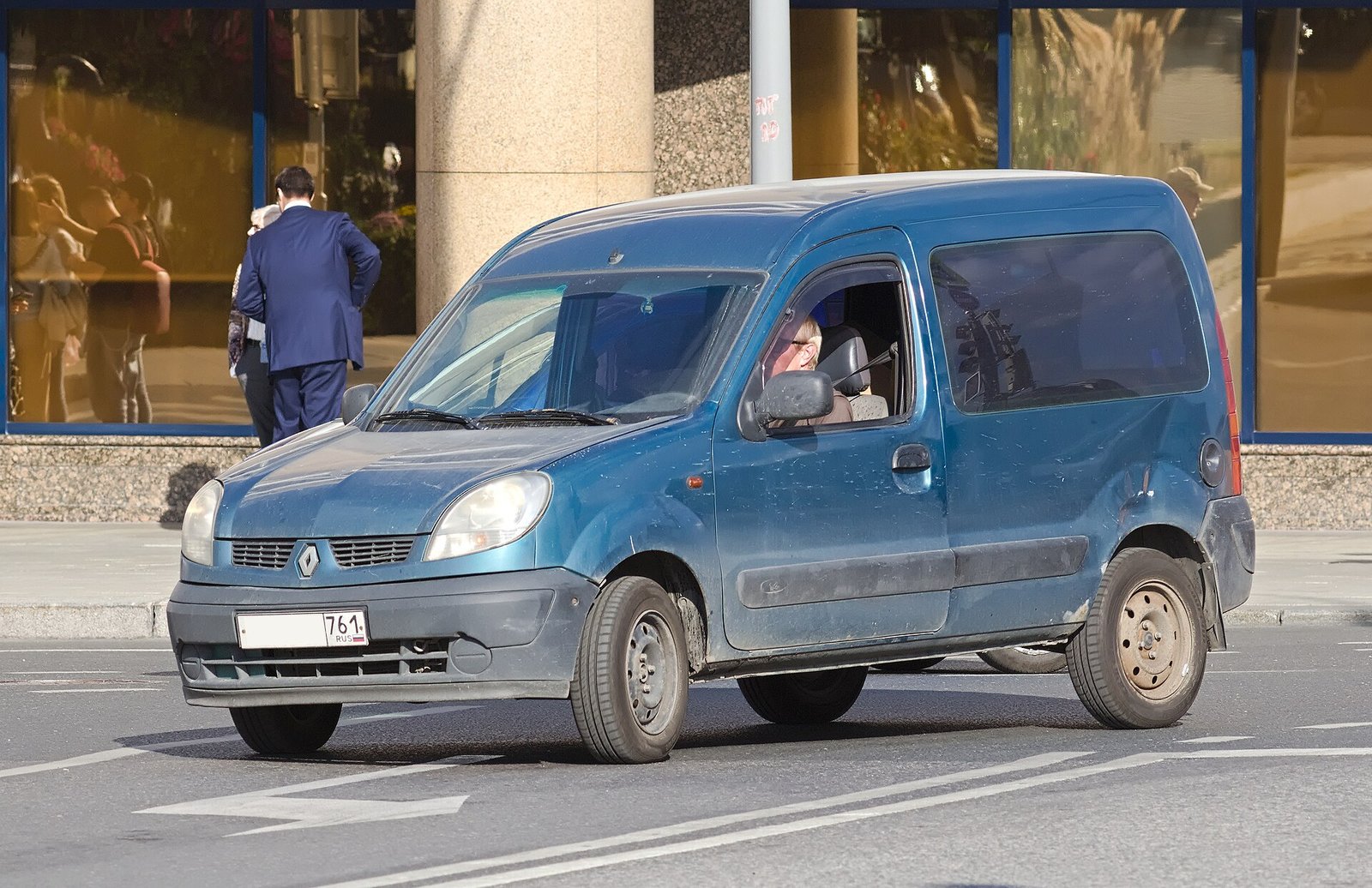 Renault Kangoo 2025 pode ter engate e rebocar um reboque? — veículo exato: Renault Kangoo