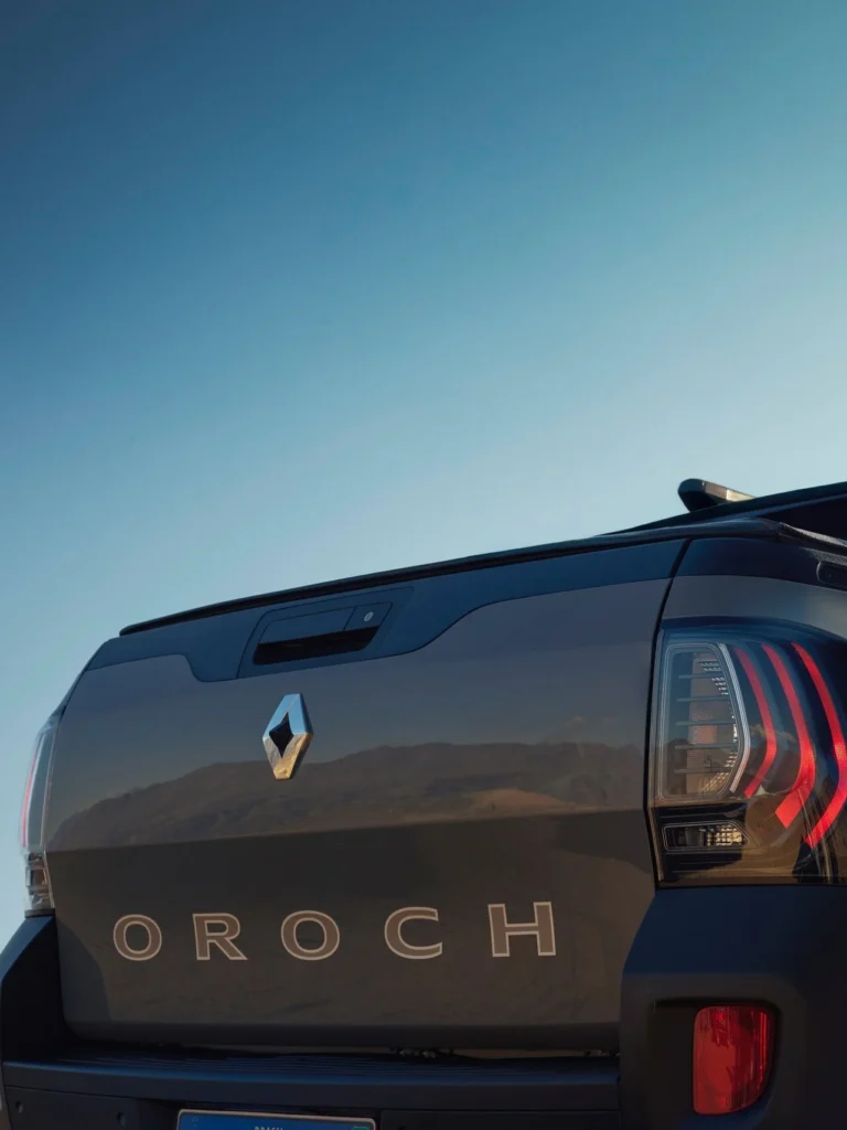 Traseira do Renault Oroch 2022 em artigo sobre engate