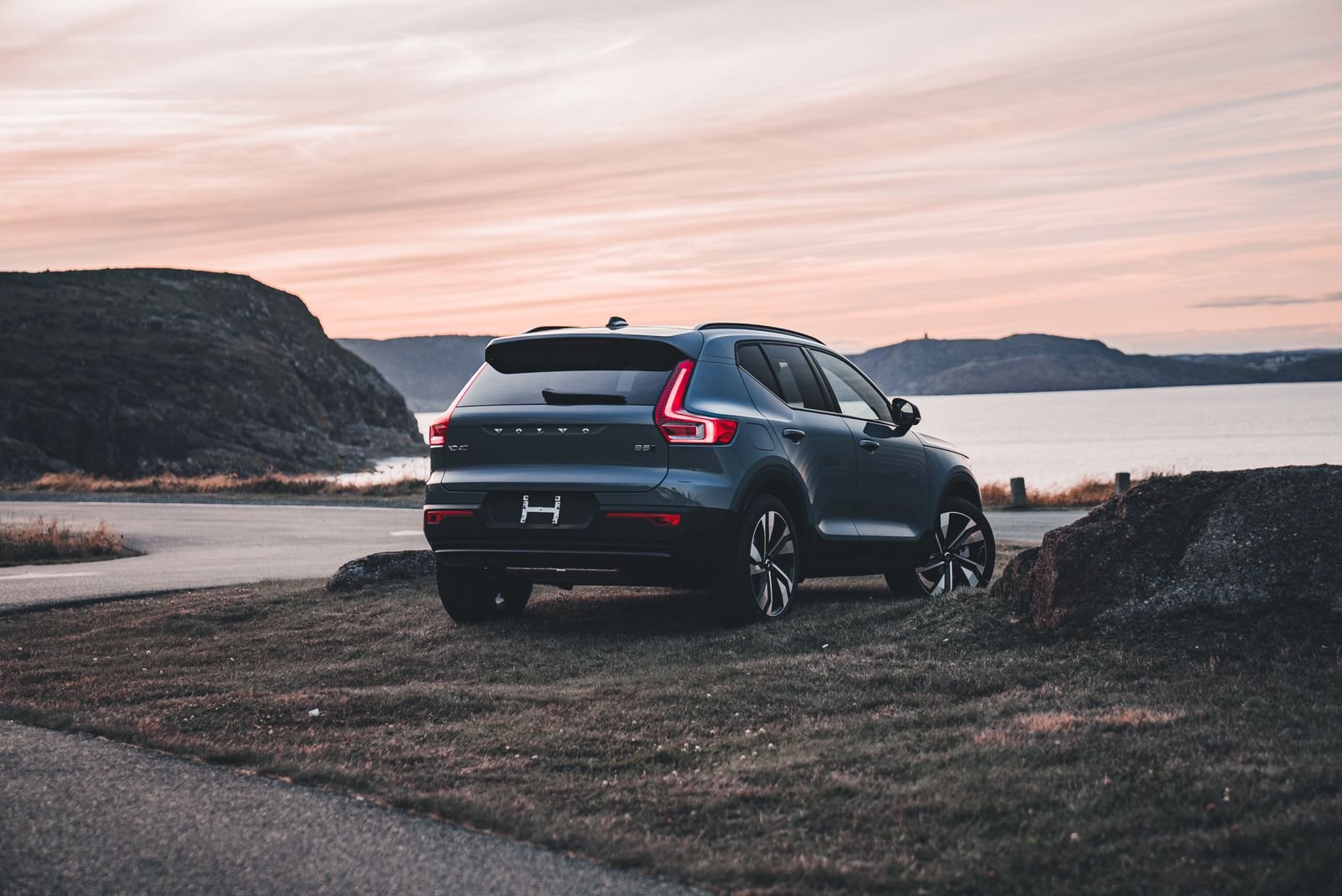 Volvo XC40 2027: retoque visual, mais tecnologia e o motor a combustão que segue vivo — veículo: volvo xc40