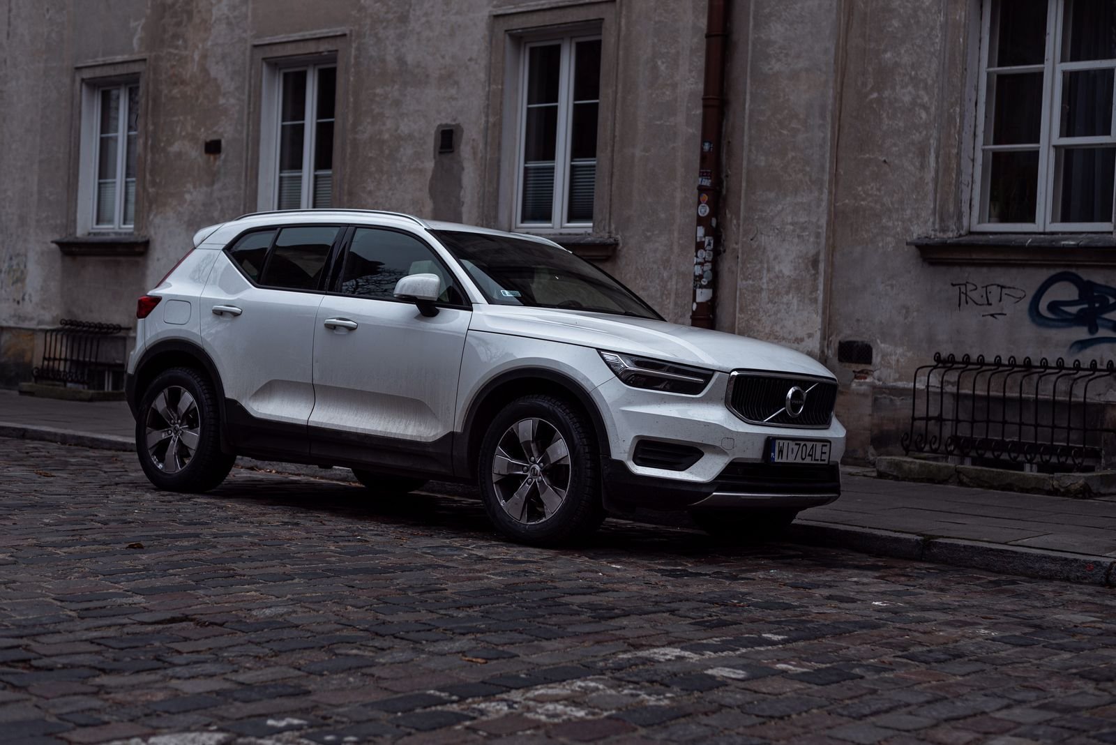 Volvo XC40 2027: retoque visual, mais tecnologia e o motor a combustão que segue vivo — veículo exterior: volvo xc40